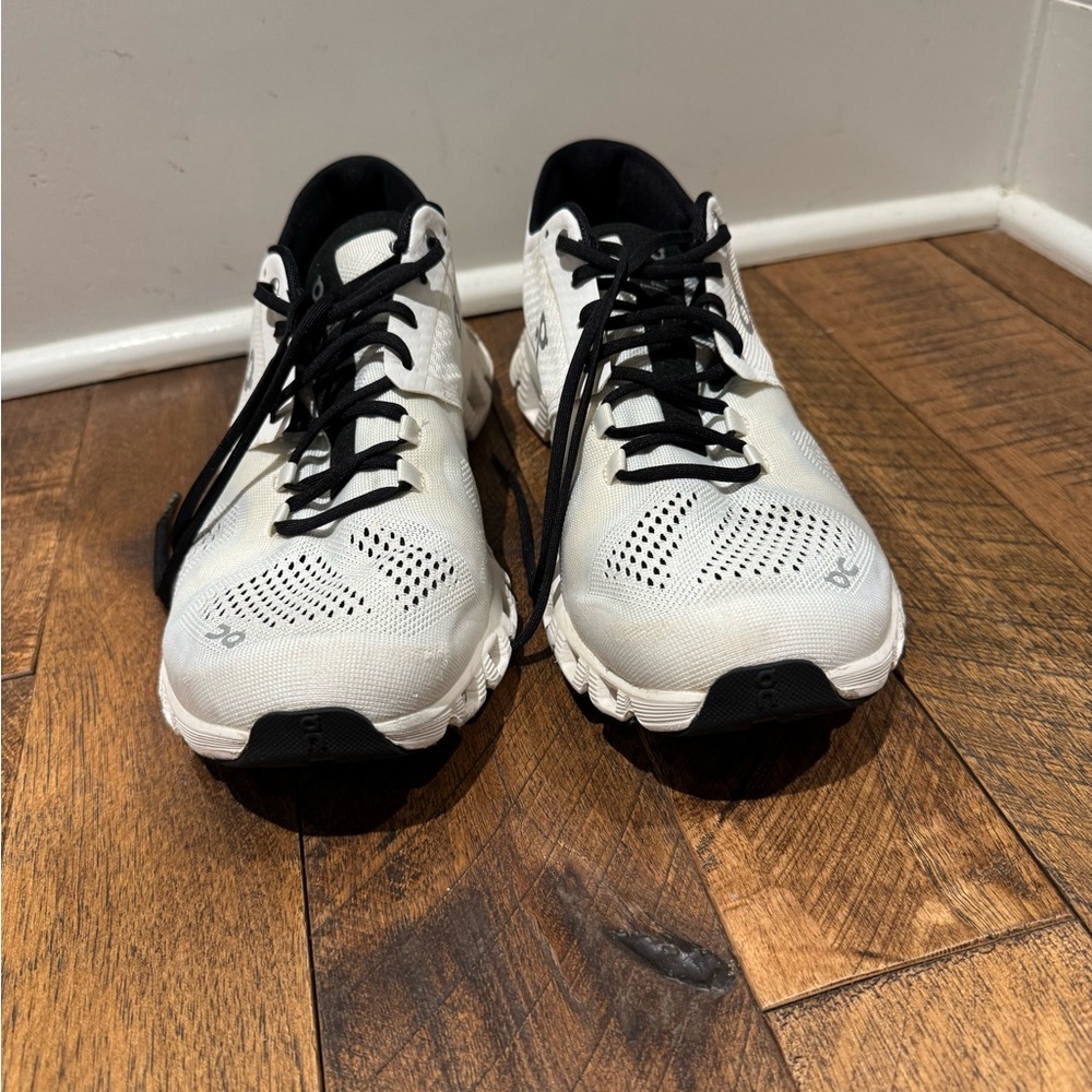 On Running White and Black - size 11